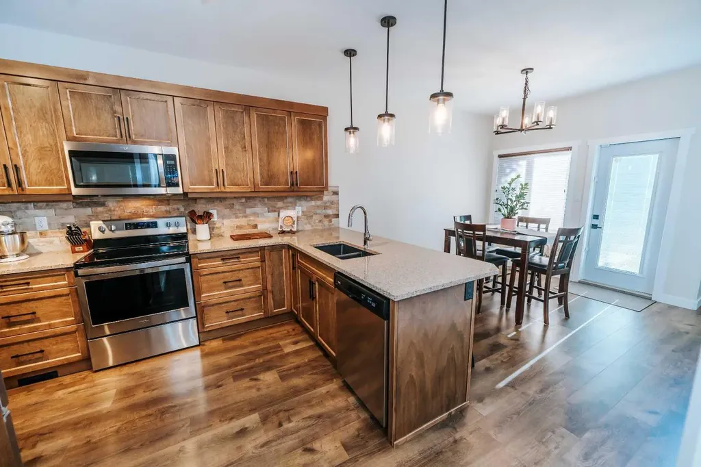2723 45 Street S Lethbridge AB T1K 8J4