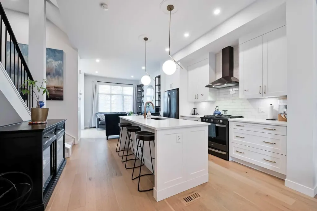 4929 20 Street SW Calgary AB T2T 5A4