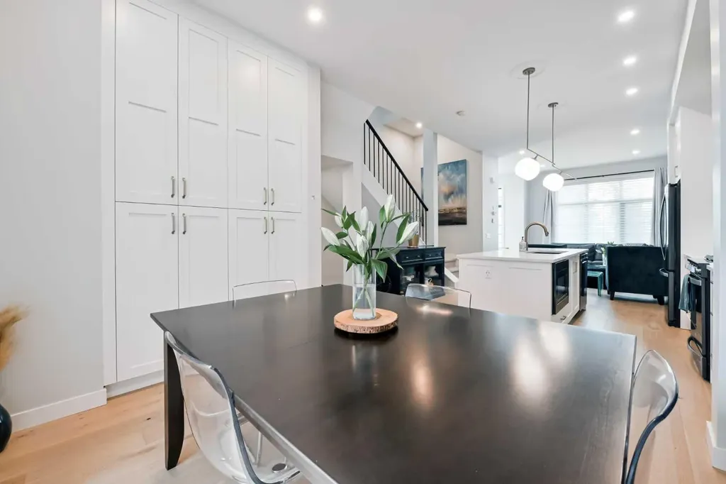 4929 20 Street SW Calgary AB T2T 5A4