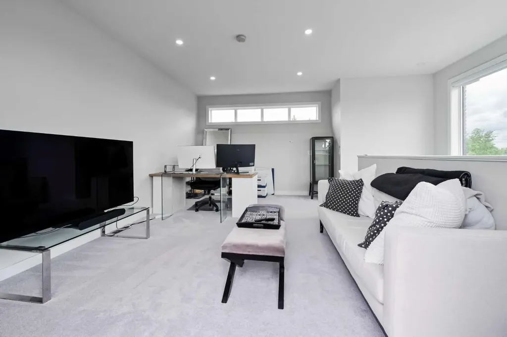 4929 20 Street SW Calgary AB T2T 5A4