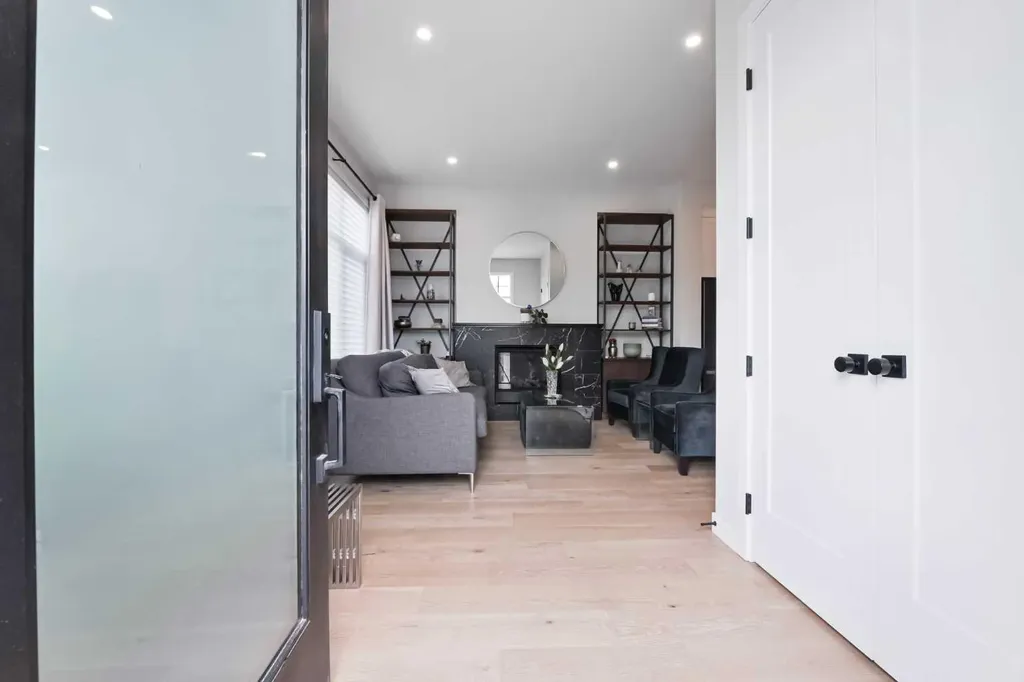 4929 20 Street SW Calgary AB T2T 5A4