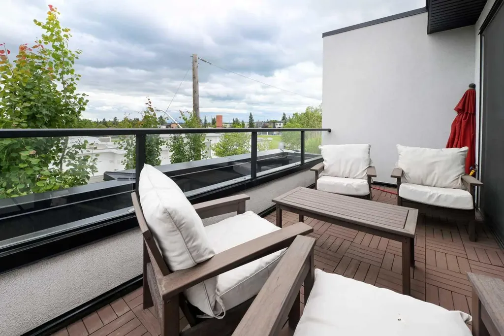 4929 20 Street SW Calgary AB T2T 5A4