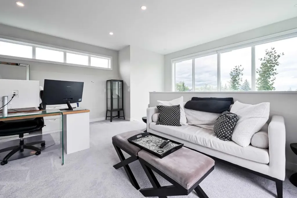 4929 20 Street SW Calgary AB T2T 5A4
