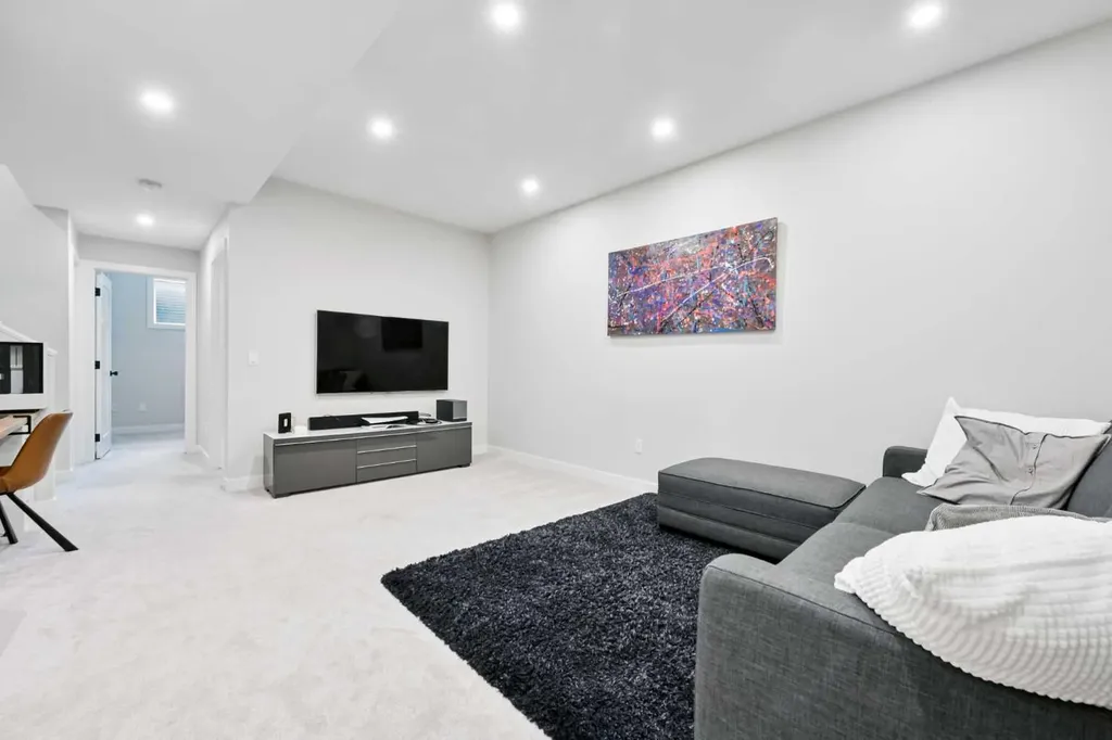 4929 20 Street SW Calgary AB T2T 5A4