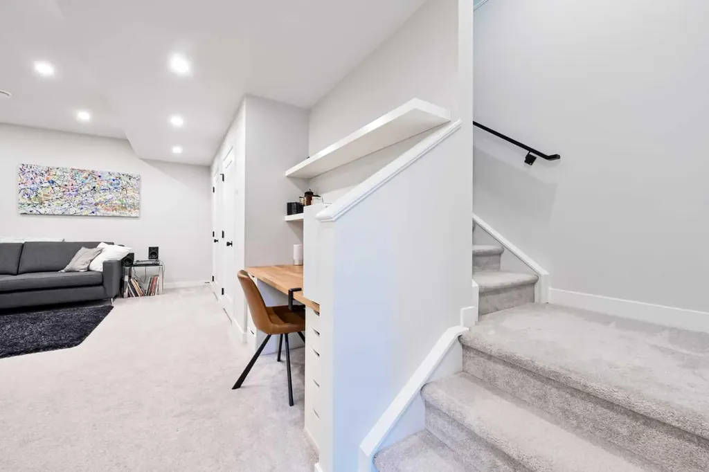 4929 20 Street SW Calgary AB T2T 5A4