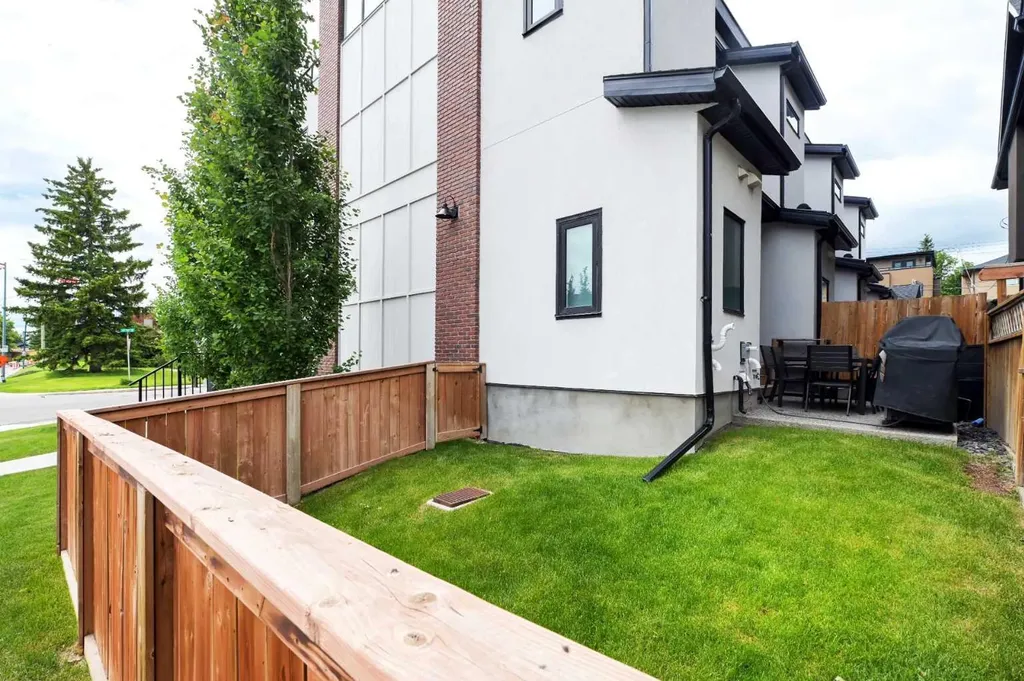 4929 20 Street SW Calgary AB T2T 5A4