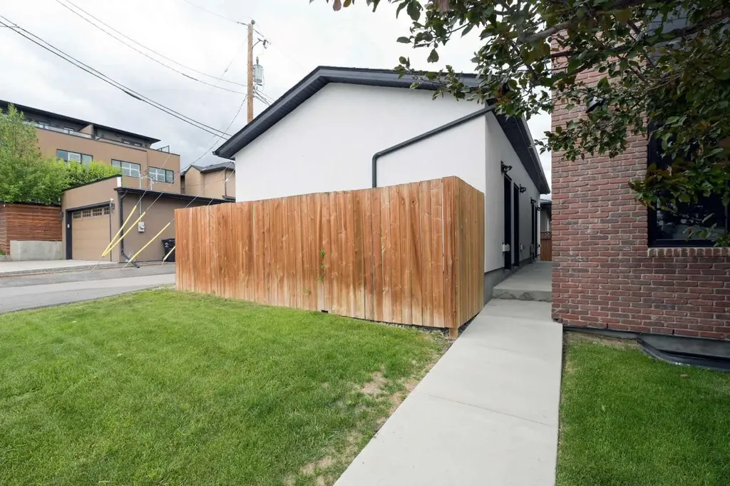 4929 20 Street SW Calgary AB T2T 5A4