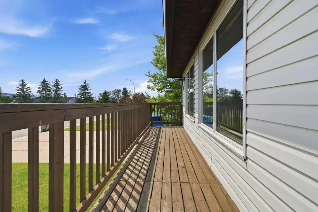 425 Big Springs Drive SE Airdrie AB T4A1A6