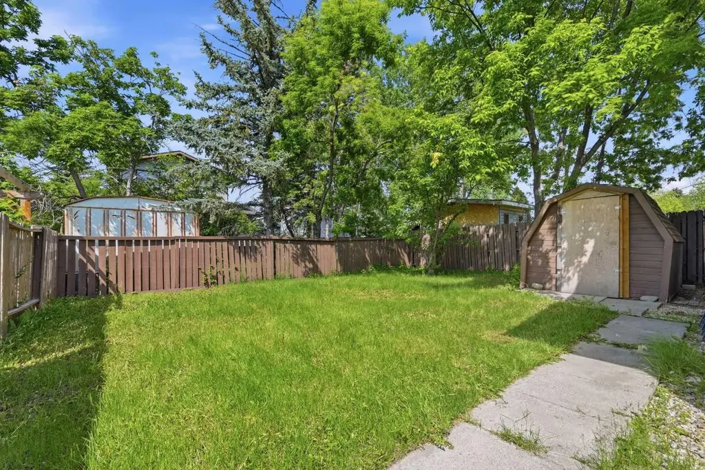 425 Big Springs Drive SE Airdrie AB T4A1A6