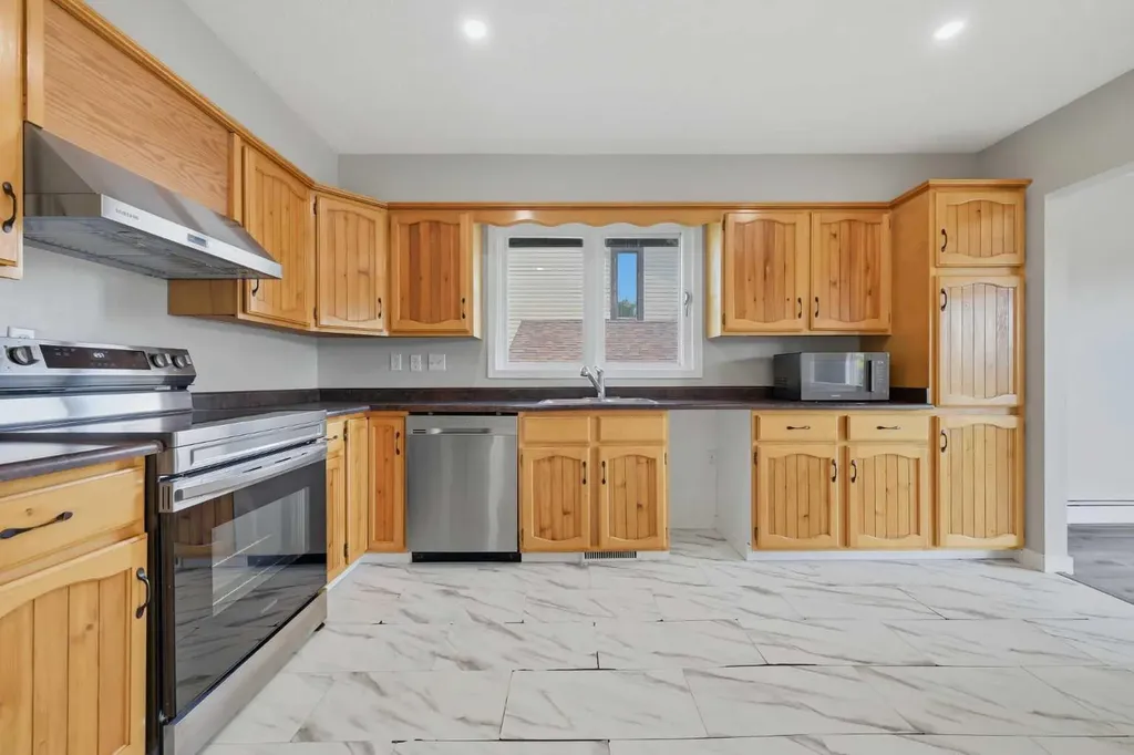 425 Big Springs Drive SE Airdrie AB T4A1A6