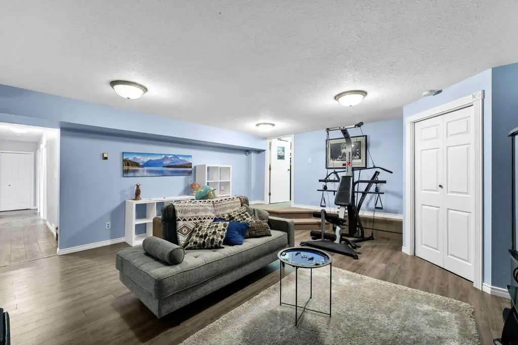 1174 16 Street NE Medicine Hat AB T1C1P9