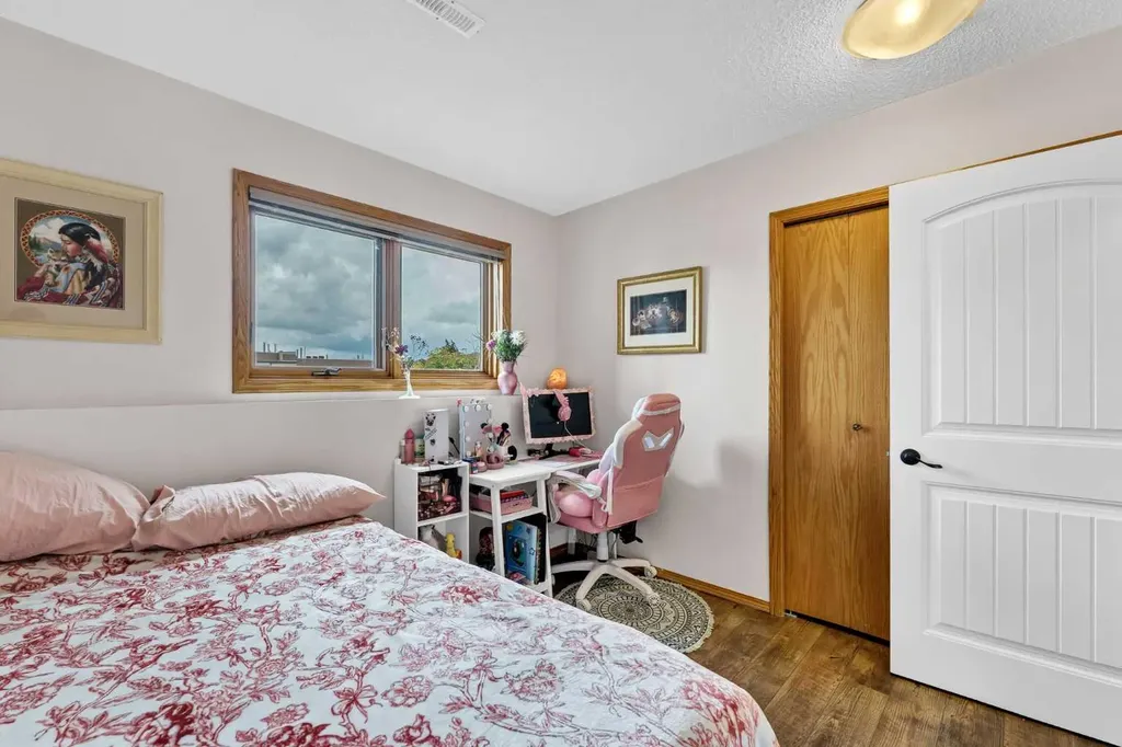 1174 16 Street NE Medicine Hat AB T1C1P9