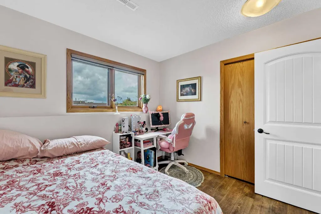 1174 16 Street NE Medicine Hat AB T1C1P9
