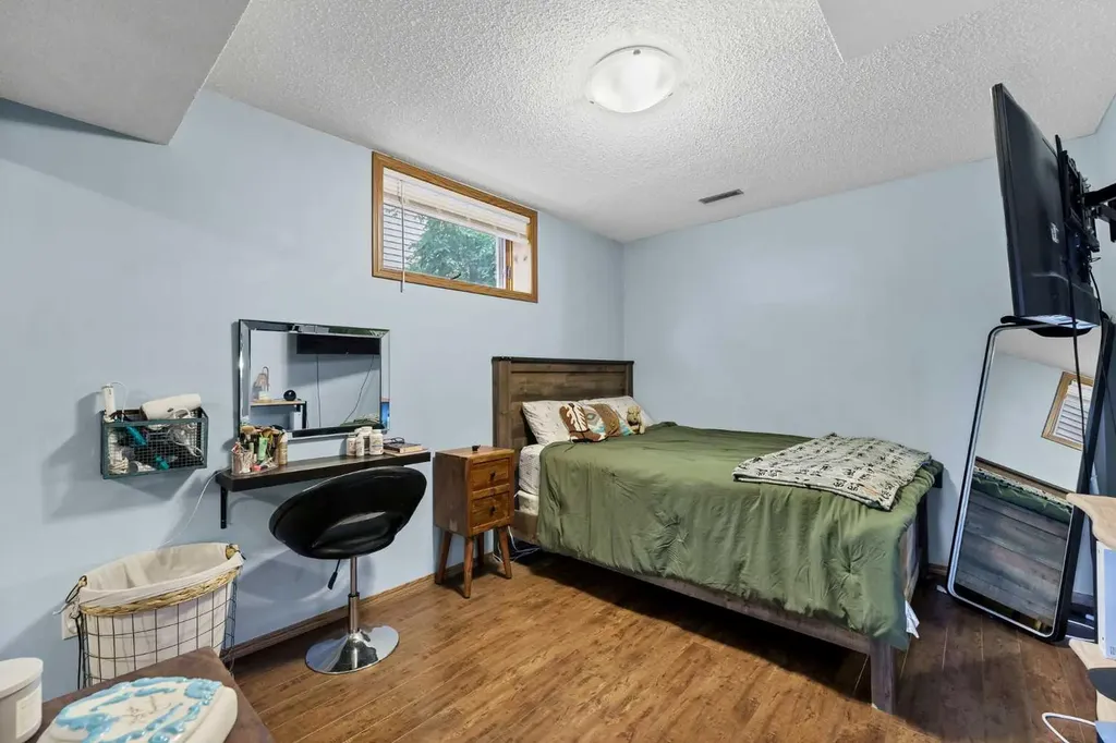 1174 16 Street NE Medicine Hat AB T1C1P9