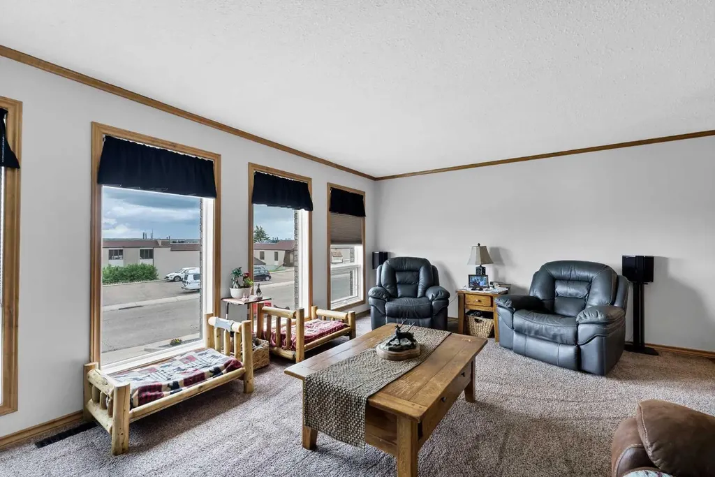 1174 16 Street NE Medicine Hat AB T1C1P9