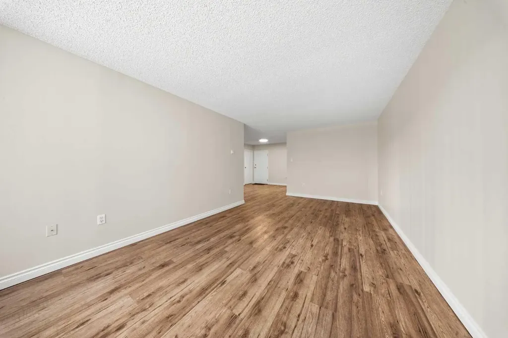 718 12 Avenue SW Calgary AB T2R 0H7