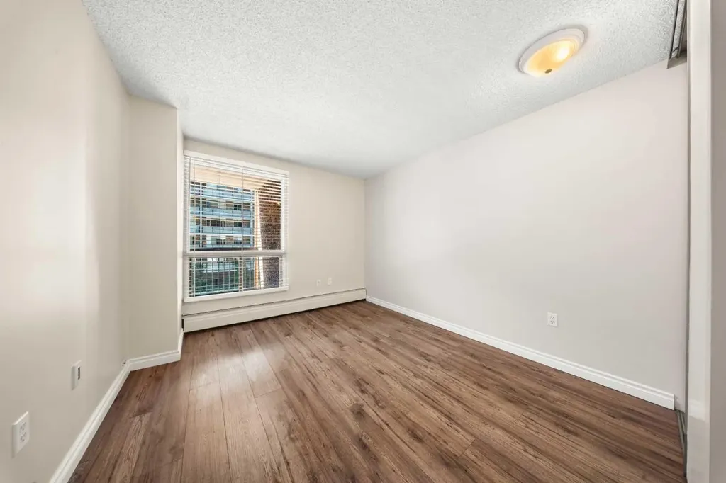 718 12 Avenue SW Calgary AB T2R 0H7
