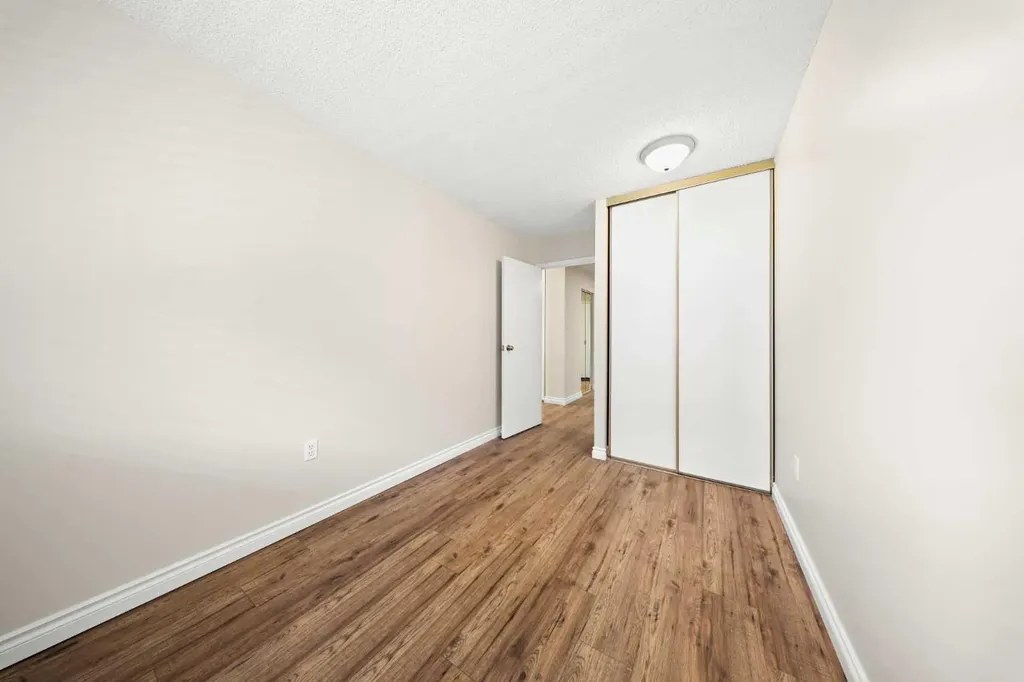 718 12 Avenue SW Calgary AB T2R 0H7