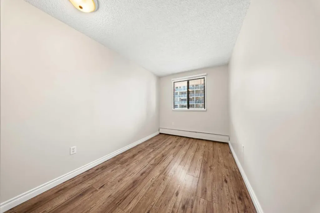 718 12 Avenue SW Calgary AB T2R 0H7