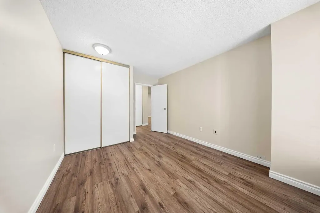 718 12 Avenue SW Calgary AB T2R 0H7