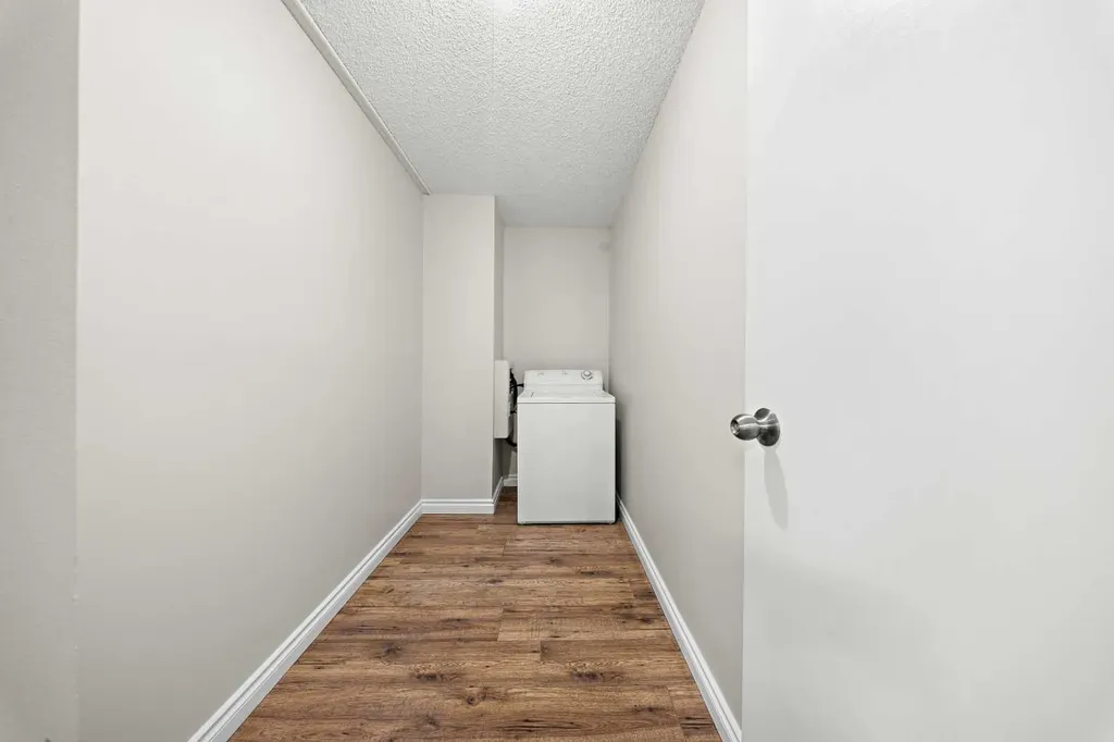718 12 Avenue SW Calgary AB T2R 0H7