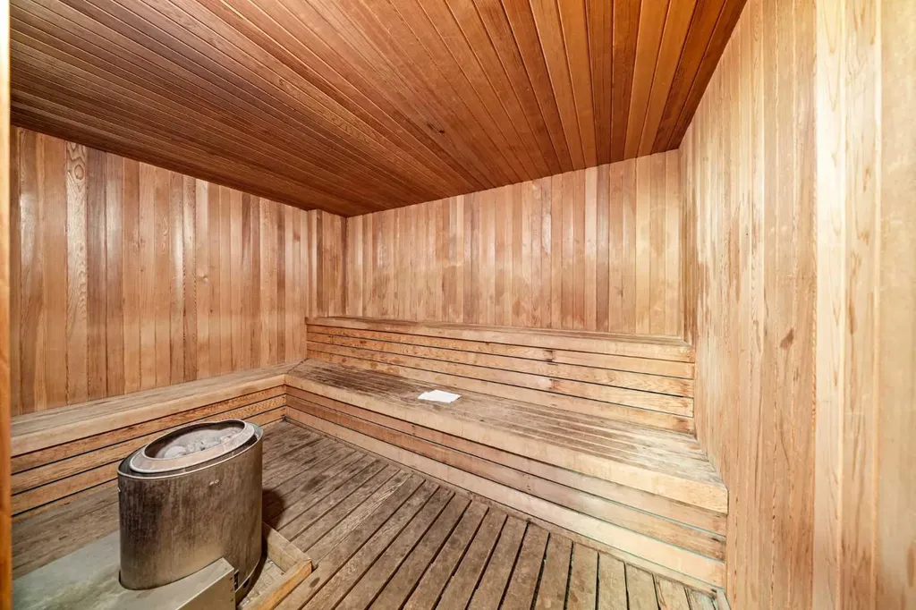 718 12 Avenue SW Calgary AB T2R 0H7