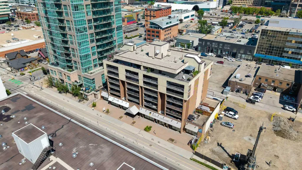 718 12 Avenue SW Calgary AB T2R 0H7