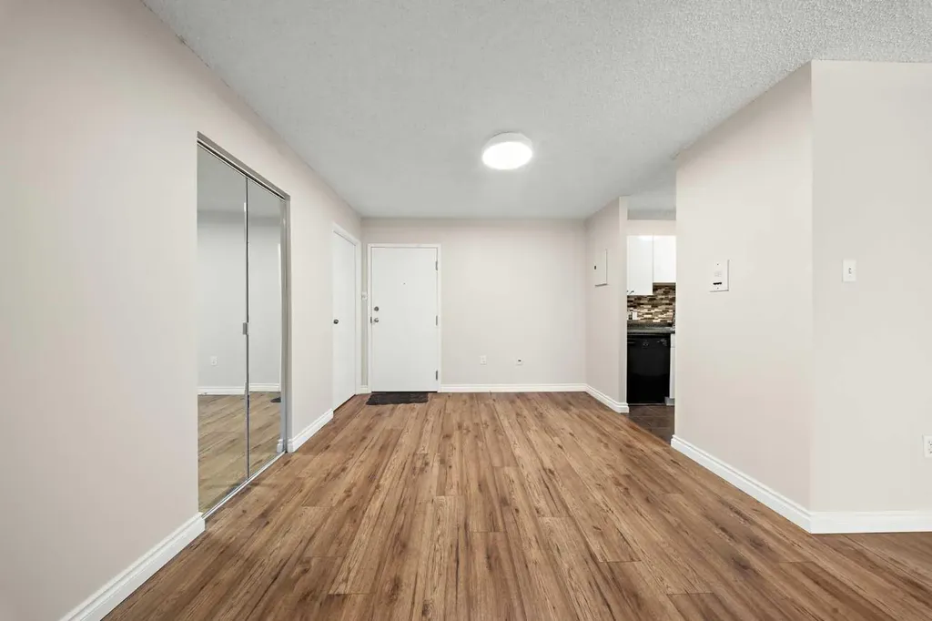718 12 Avenue SW Calgary AB T2R 0H7