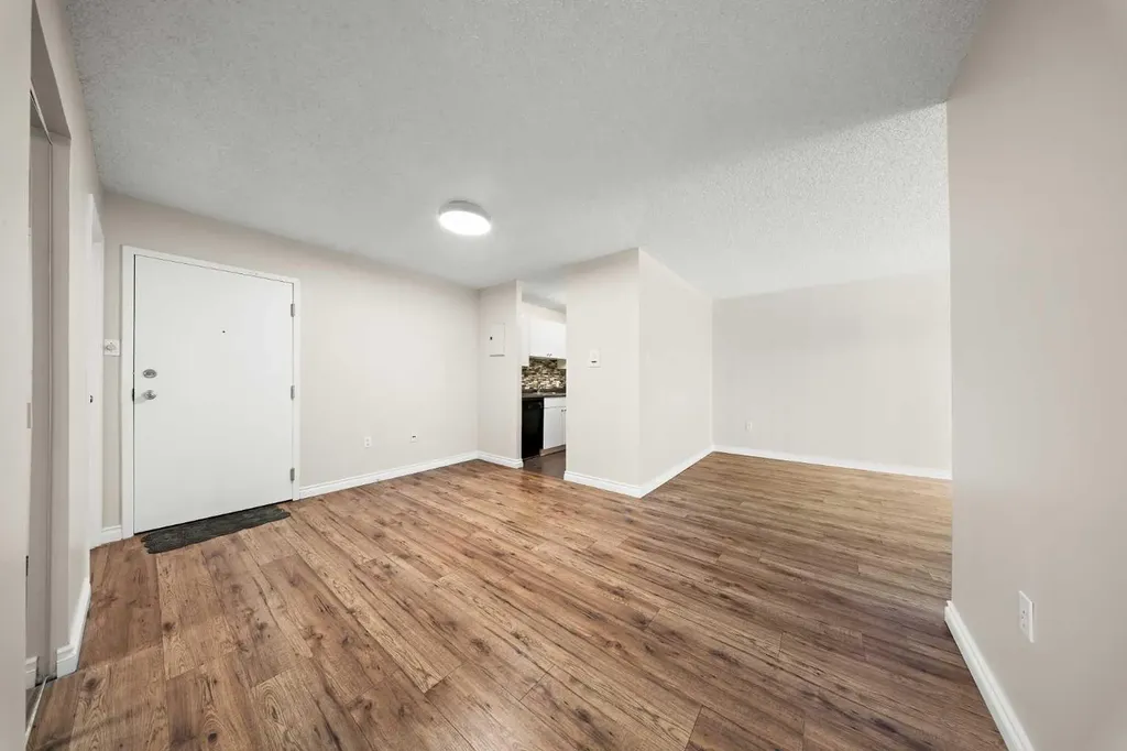 718 12 Avenue SW Calgary AB T2R 0H7