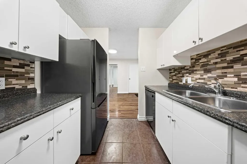 718 12 Avenue SW Calgary AB T2R 0H7