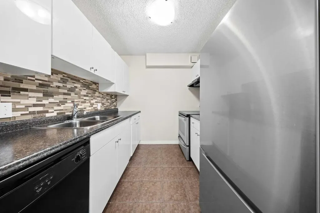 718 12 Avenue SW Calgary AB T2R 0H7