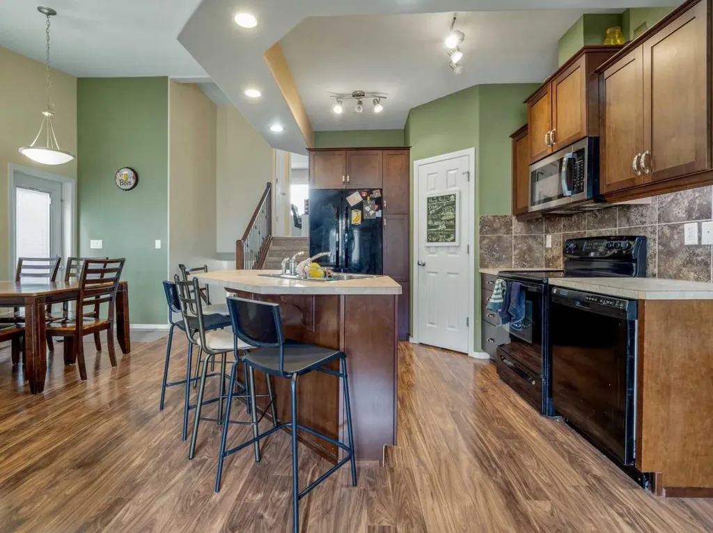 825 Silkstone Close W Lethbridge AB T1J 5C6