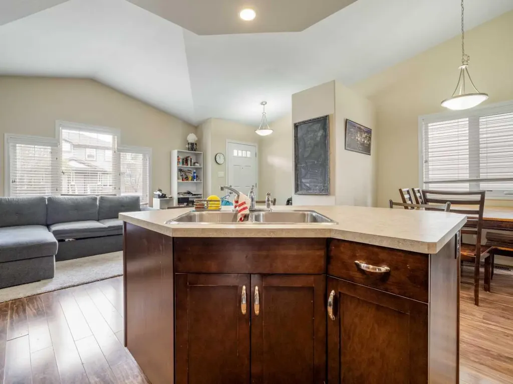 825 Silkstone Close W Lethbridge AB T1J 5C6