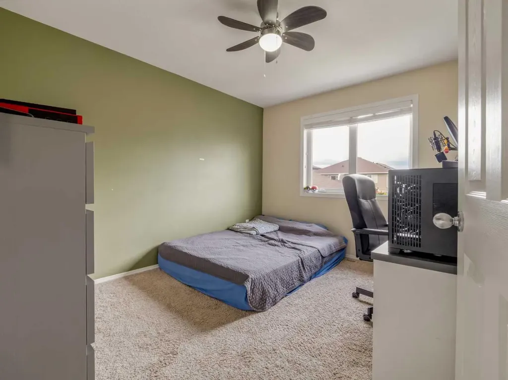 825 Silkstone Close W Lethbridge AB T1J 5C6