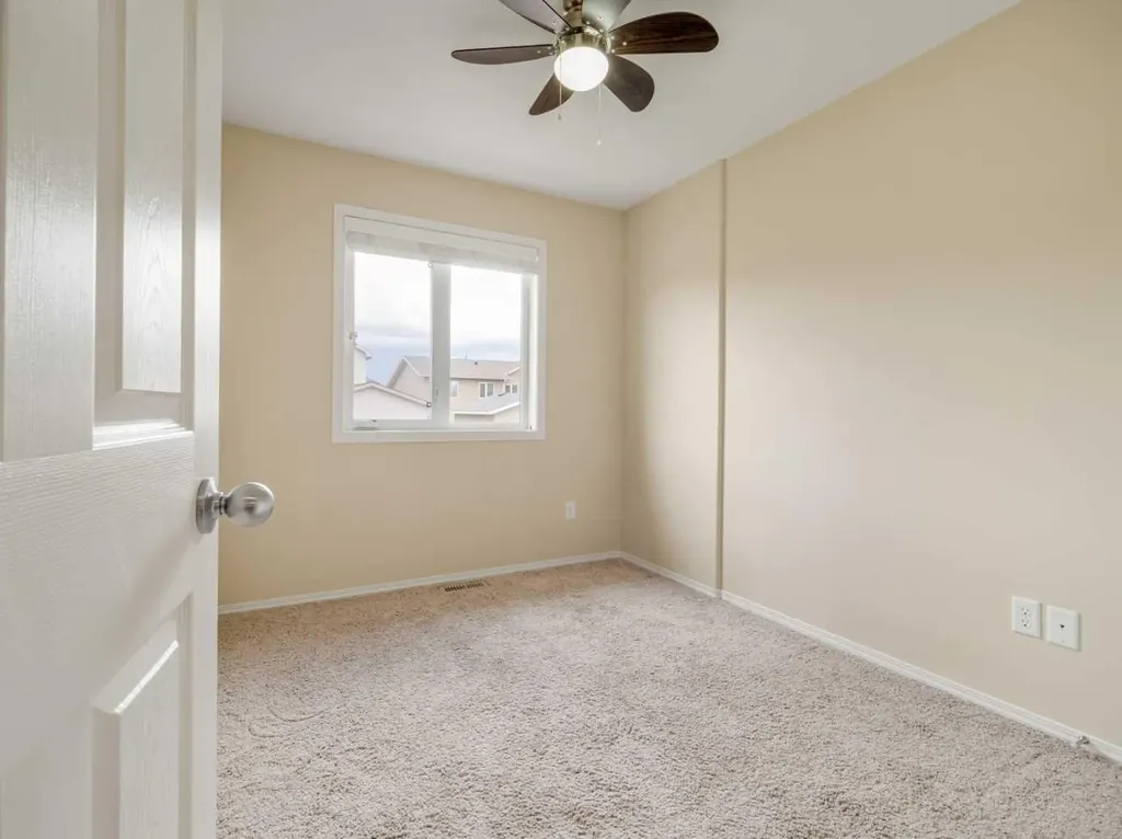 825 Silkstone Close W Lethbridge AB T1J 5C6