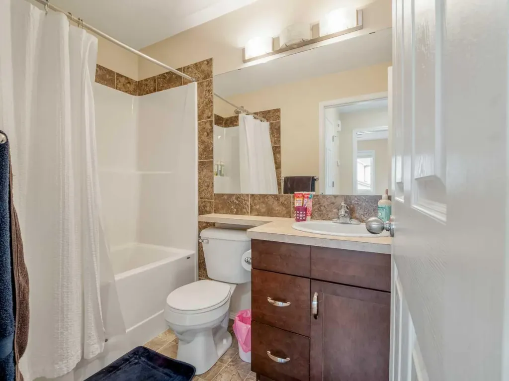 825 Silkstone Close W Lethbridge AB T1J 5C6