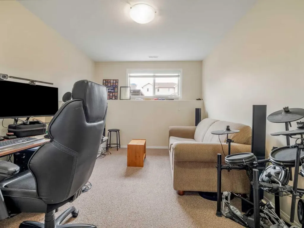 825 Silkstone Close W Lethbridge AB T1J 5C6