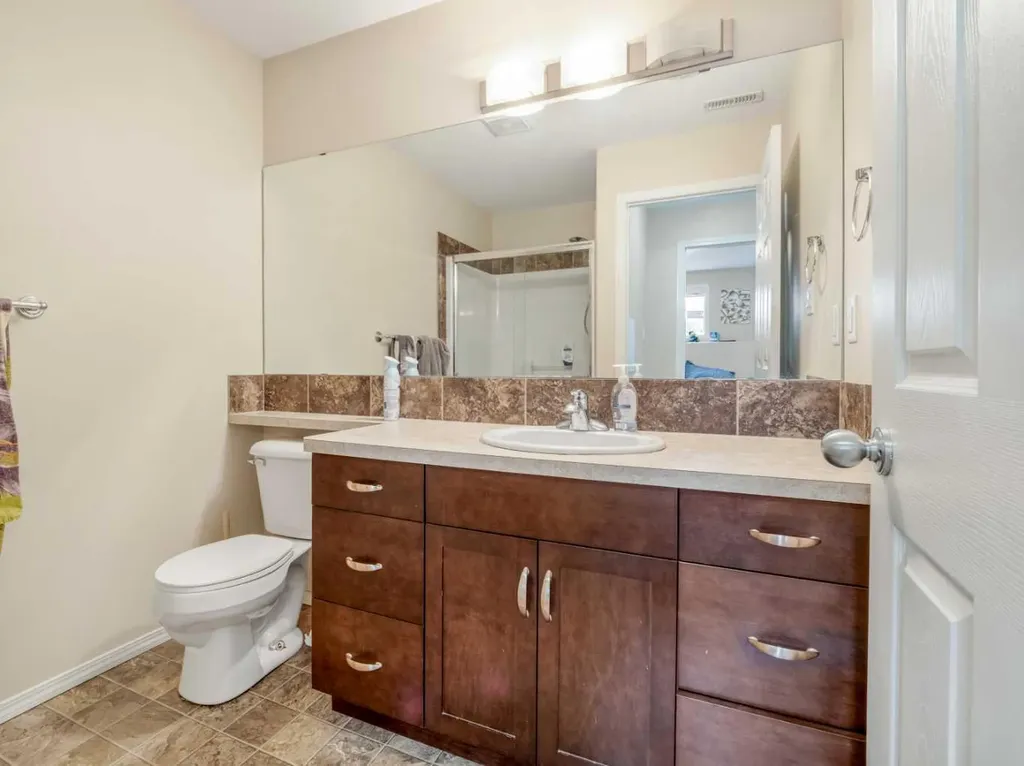 825 Silkstone Close W Lethbridge AB T1J 5C6