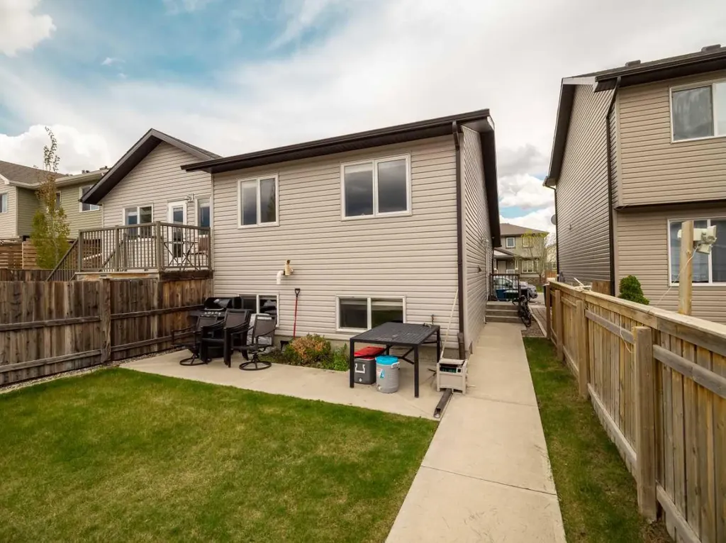 825 Silkstone Close W Lethbridge AB T1J 5C6