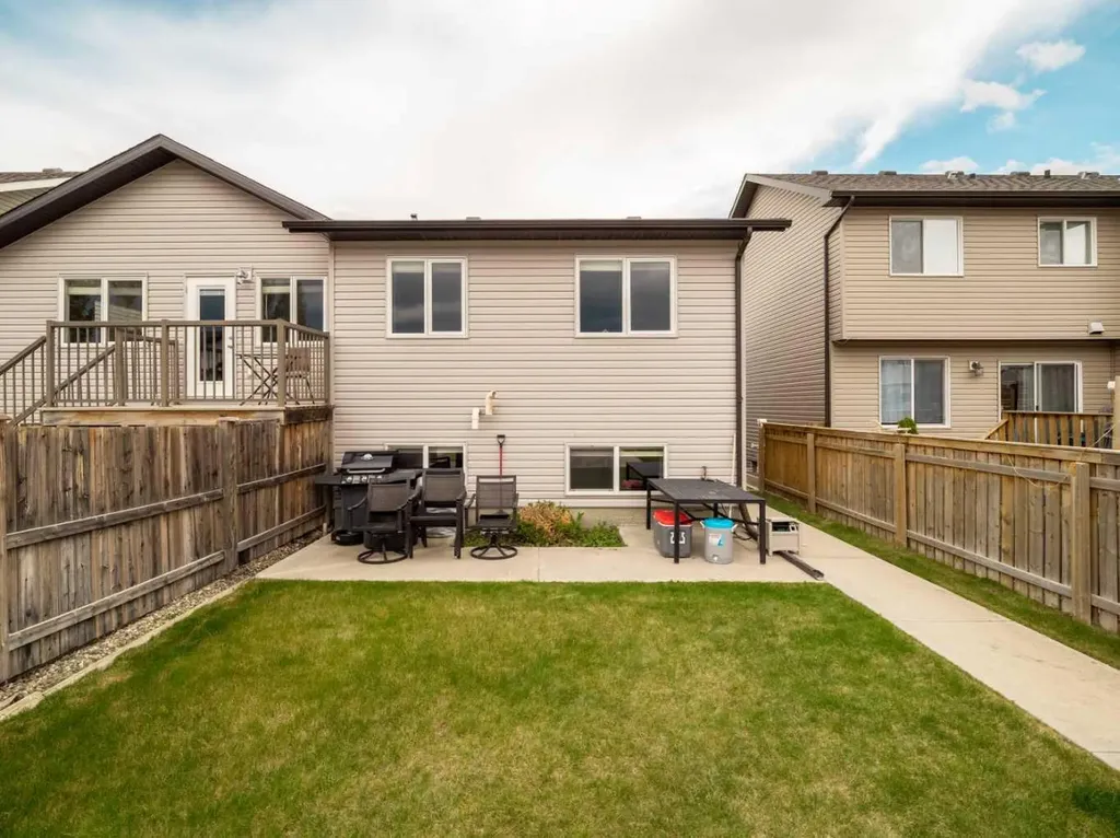 825 Silkstone Close W Lethbridge AB T1J 5C6