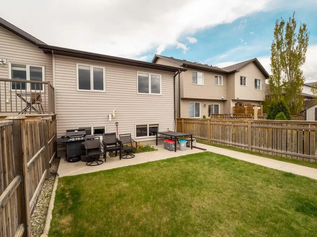 825 Silkstone Close W Lethbridge AB T1J 5C6