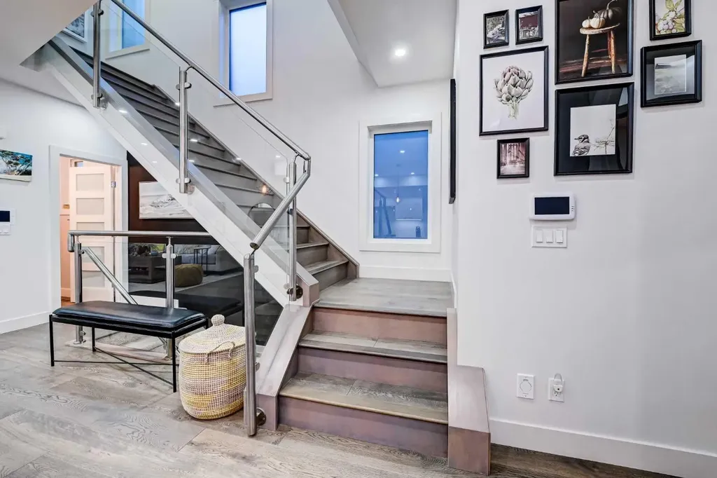 619 36 Street SW Calgary AB T3C 1R1