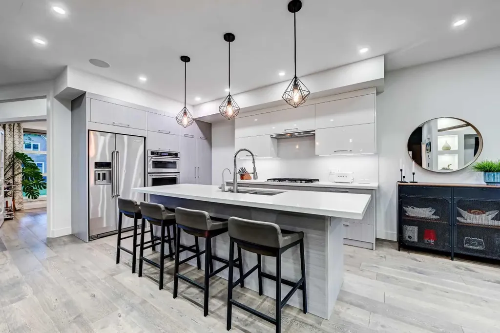 619 36 Street SW Calgary AB T3C 1R1