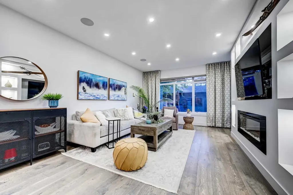 619 36 Street SW Calgary AB T3C 1R1