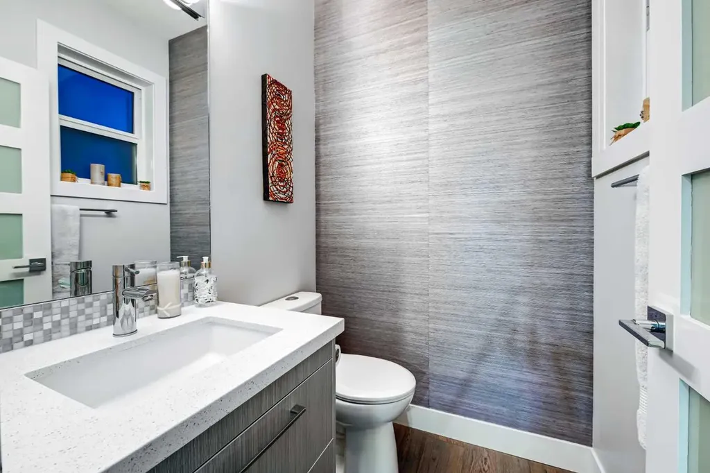 619 36 Street SW Calgary AB T3C 1R1