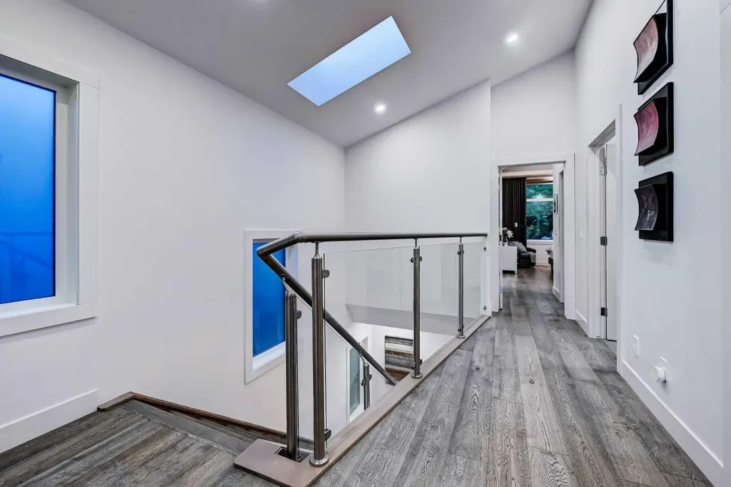619 36 Street SW Calgary AB T3C 1R1