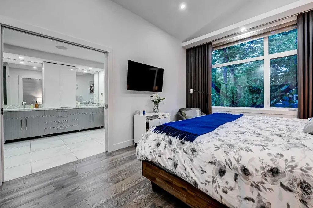 619 36 Street SW Calgary AB T3C 1R1