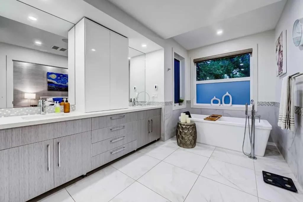 619 36 Street SW Calgary AB T3C 1R1