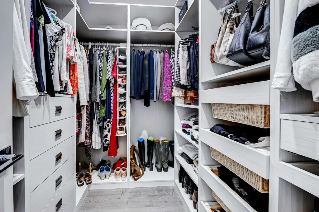 619 36 Street SW Calgary AB T3C 1R1