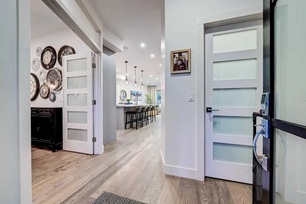 619 36 Street SW Calgary AB T3C 1R1